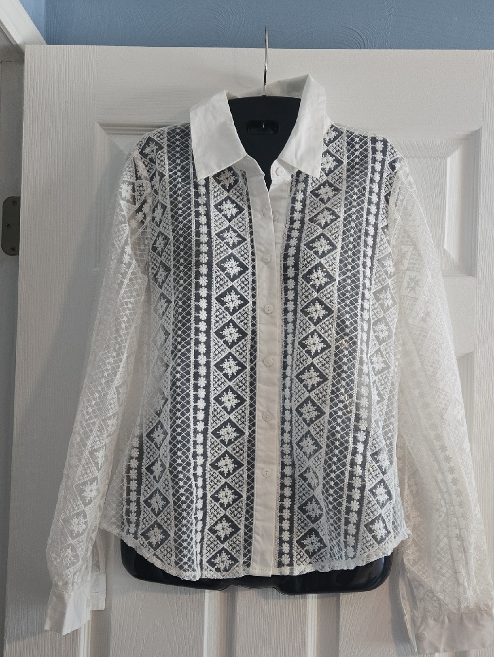 RoomMates White Lace Embroidered Button Shirt